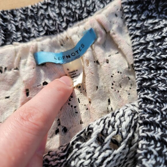 ˖ ݁ ˚ ₊𖥔⋆ Leifnotes 2010s grey handkerchief sweater with lace lining ⋆𖥔₊˚ ݁ ˖ - Picture 8 of 8